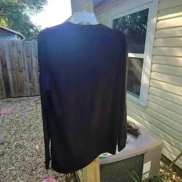 NBA Men’s Medium Dri Fit Chicago Bulls Logo Long Sleeve Black red T Shirt - Picture 2 of 7